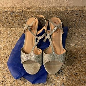 Womens Fabulicious Silver Rhinestone Dress Shoes Size 11